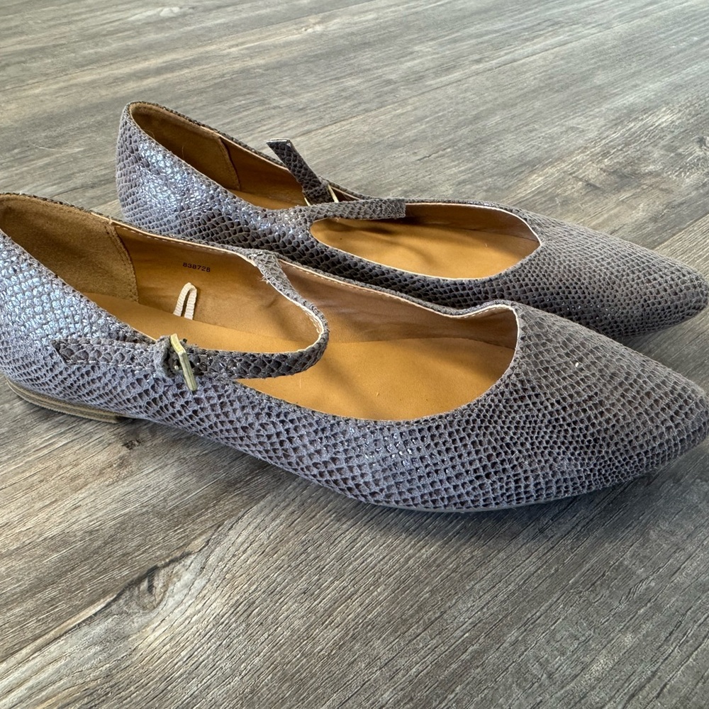 GAP Gray Textured Women's Flats